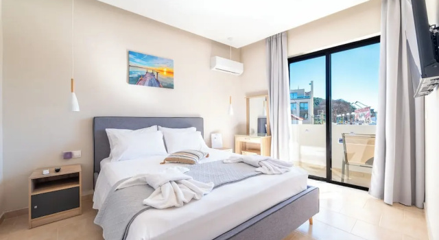 Люкс с балконом и с видом на город Blue Wave Suites - Ixia