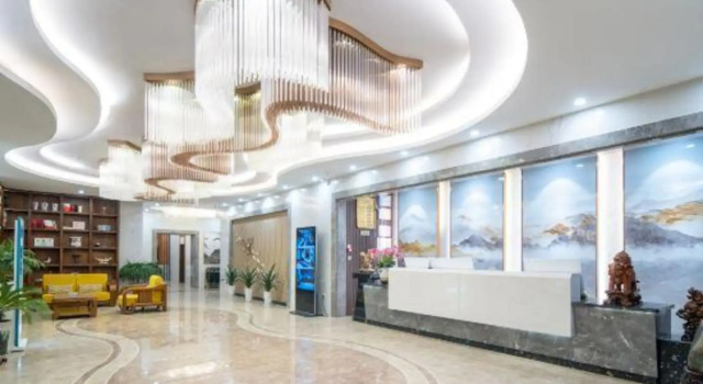 Landu Hotel, Rezerwuj Hotel Hotele w Korla z parkingiem, Parking