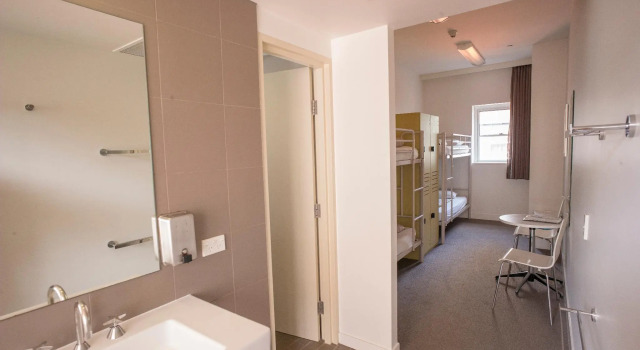 Кровать в общем номере YHA Sydney Harbour