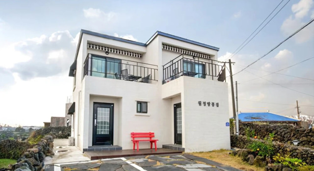 Jeju Woljeong-peanuts House Pension
