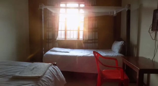 Hotel Park House, Book Hotel Ishaka 