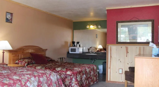 Четырёхместный номер Standard Whitney Portal Hotel And Hostel
