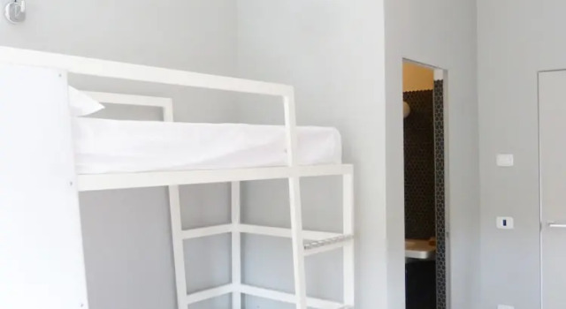Кровать в общем номере (женский номер) Babila Hostel & Bistrot
