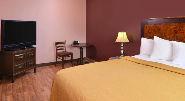 Четырёхместный люкс с 3 комнатами Canadas Best Value Inn & Suites-Castlegar