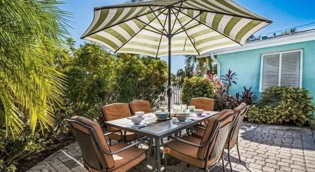 Debby's Place 3 Bedroom Home by RedAwning, Забронировать Дом для отпуска Холмс-Бич Sarasota Area
