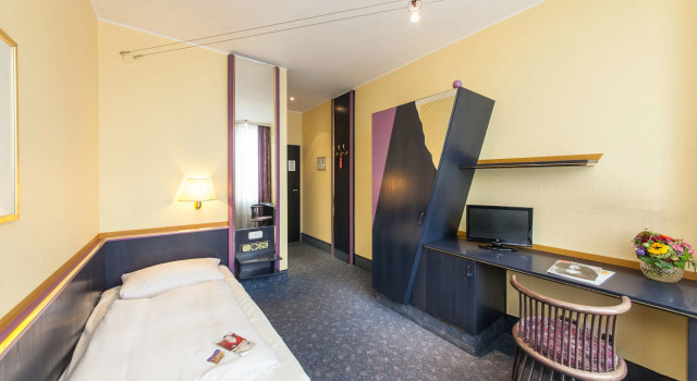 Hotel MIRAGE Düsseldorf-Neuss, Забронировать Отель Нойс Северный Рейн-Вестфалия, рядом с Базилика Святого Квирина