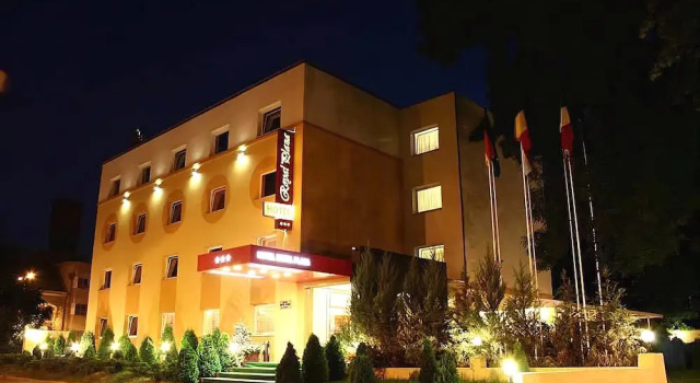 Hotel Royal Plaza, Rezerwuj Hotel Hotele SPA w Timisoara, w pobliżu Millennium Church, SPA