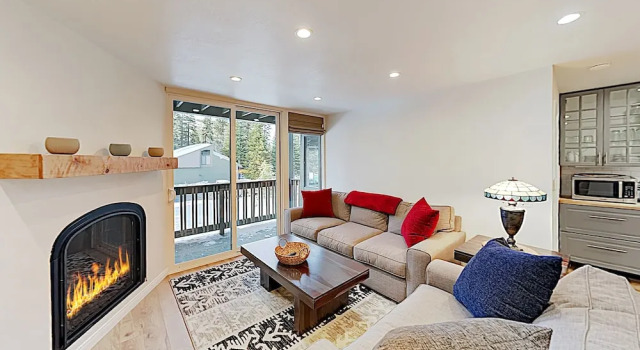 New Listing! Remodeled : 300 To Ski Shuttle 1 Bedroom Condo, Забронировать Апартаменты/квартира Маммот-Лейкс Маммот, рядом с Гондольный подъемник Вилидж