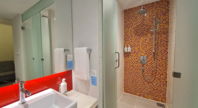 Люкс с 2 комнатами Holiday Inn Express & Suites Johor Bahru by IHG