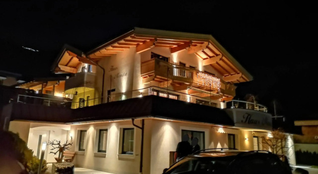 Haus Monika, Prenota Hotel Hotel a Tirolo con parcheggio, Parcheggio