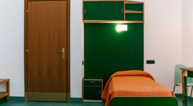 Bett im Wohnheim Open011