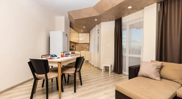 Sunny 1BD Apartment in OLD TOWN