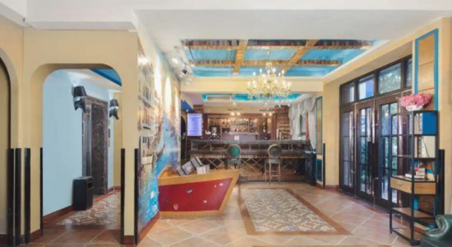 Guangan Linshui Fengge Fashion Hotel, Buchen Sie Hotel Linshui Sichuan