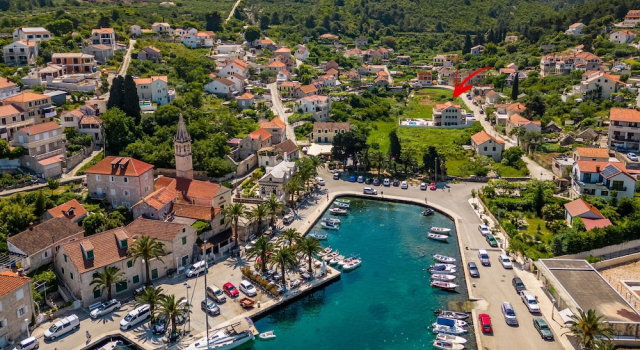 Janie in Splitska With 4 Bedrooms and 2 Bathrooms