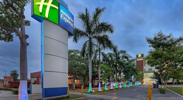 Четырёхместный клубный номер Standard Holiday Inn Express Villahermosa by IHG