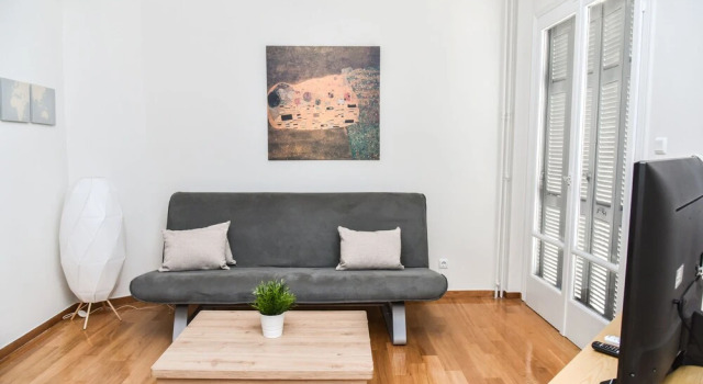 Warm and Cozy Apartment in Athens, Забронировать Апартаменты/квартира Отели Афины с парковкой, рядом с Театр Каролос Коун "Театрон технис", Парковка