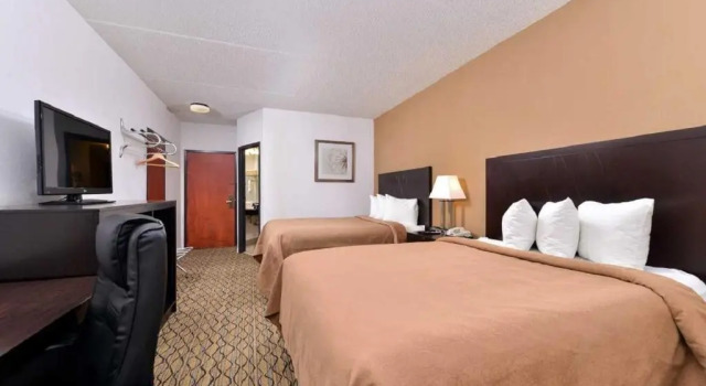 Четырёхместный номер Standard Quality Inn & Suites Matteson near I-57