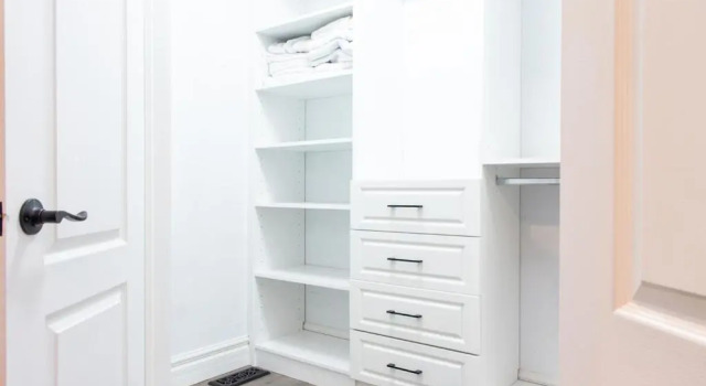 Cheerful 5-bedroom home in Downtown with HOTTUB