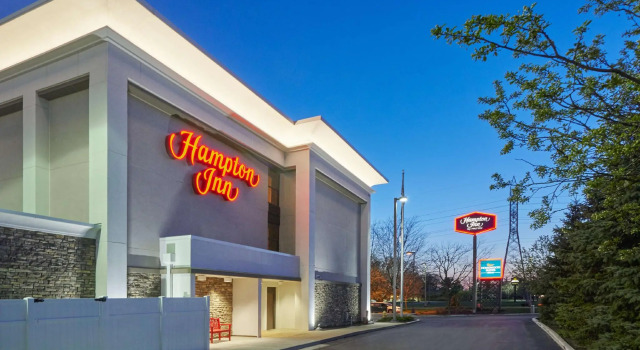 Кровать в общем номере Hampton Inn Lafayette