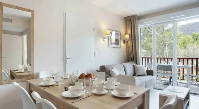 Beautiful apartment with balcony or terrace, near the beach, Забронировать Апартаменты/квартира Апартаменты Кавалер-сюр-Мер, Апартаменты/квартира