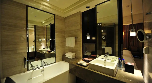 Четырёхместный номер Standard Renaissance Guiyang Hotel