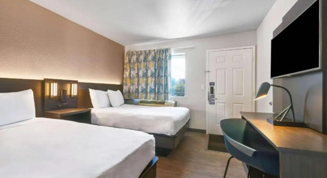 Четырёхместный номер Premium Motel 6-Kirkland, WA - North Kirkland