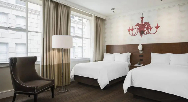 Четырёхместный номер Standard Renaissance New Orleans Pere Marquette French Quarter Area Hotel