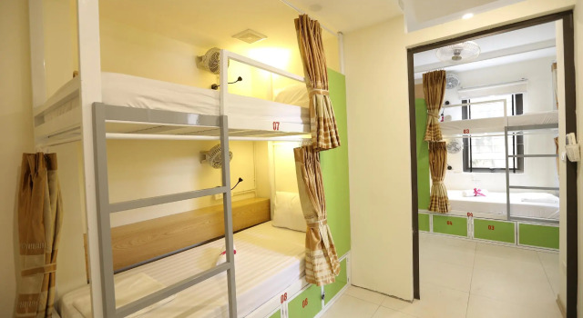 Кровать в общем номере (женский номер) Hanoi Amazing Hostel