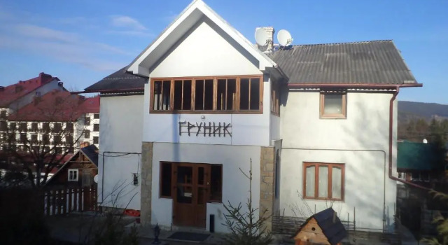 Guest House Grunyk, Prenota Affittacamere Hotel a Ivano-Frankovsk con parcheggio, Parcheggio