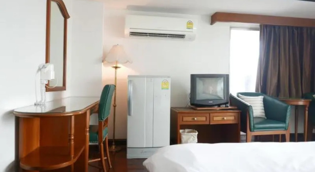Номер Standard с балконом Interchange Tower Serviced Apartment - SHA Extra Plus