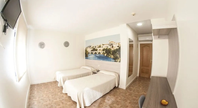 Hostal Zamorano, Book Hotel Duenas 