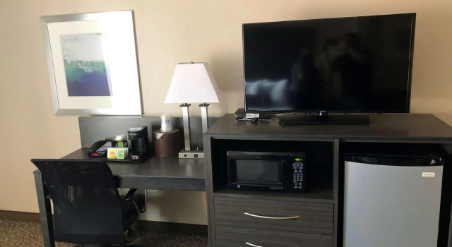 Четырёхместный номер Standard Best Western Plus Bradenton Hotel & Suites