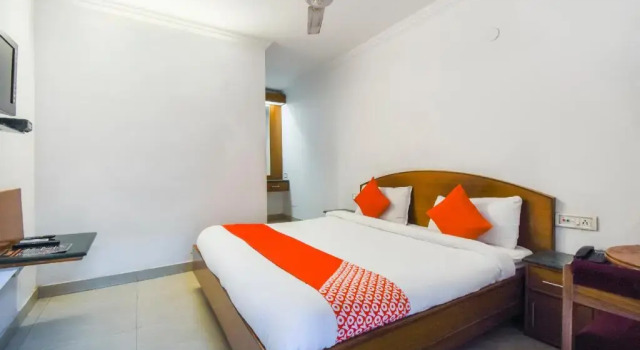 V International By Oyo Room, Book Hotel Amritsar Punjab