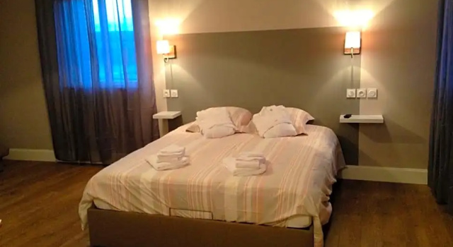 Четырёхместный номер Superior Auberge du Moulin à Vent, The Originals Relais