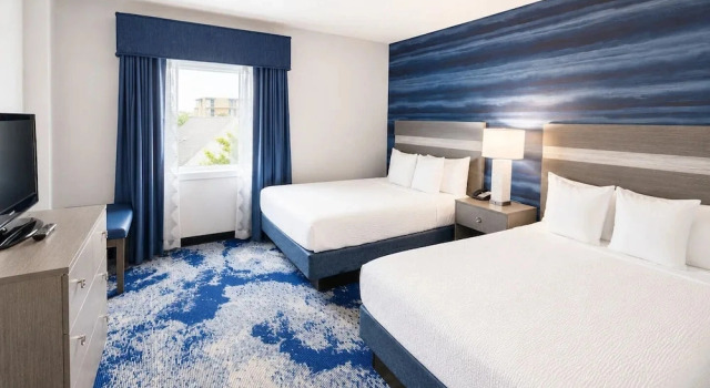 Трёхместный люкс Atlantic Sands Hotel & Conference Center
