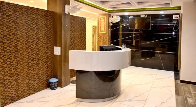 Hotel Zorba, Rezerwuj Hotel Hotele w Bhuj z parkingiem, Parking