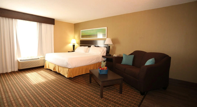 Двухместный номер Standard Holiday Inn Express Hotel & Suites Vernon by IHG