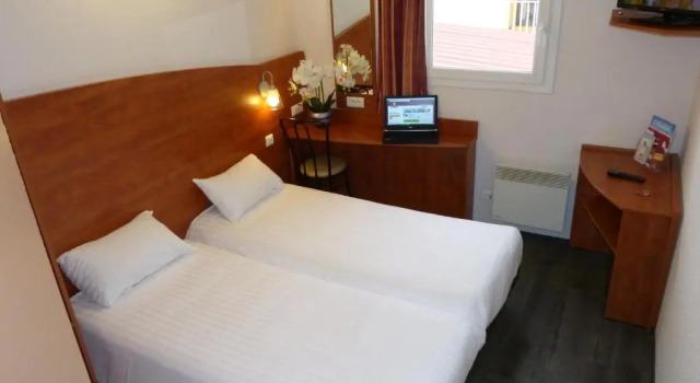 Двухместный номер Standard Brit Hotel Reims La Pompelle