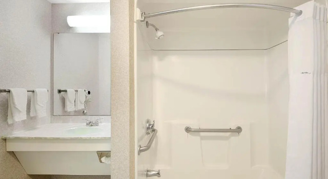 Люкс Deluxe Days Inn by Wyndham Lisbon