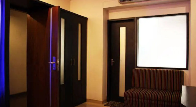 Vista Rooms at FC Road, Забронировать Отель Отели штата Махараштры 3 звезды, 3*