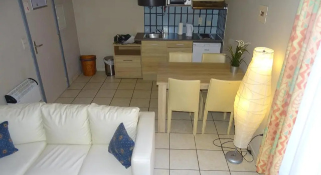 Room in Apartment - Condo Gardens Leuven - Budget Studio Twin