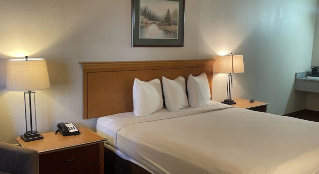 Двухместный номер Standard с балконом Skyway Inn - Seatac