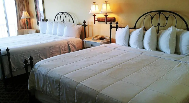 Четырёхместный номер Standard с видом на океан Emerald Shores Hotel - Daytona Beach