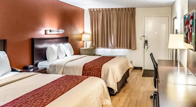 Четырёхместный номер Deluxe Red Roof Inn Columbus - Taylorsville-Edinburgh