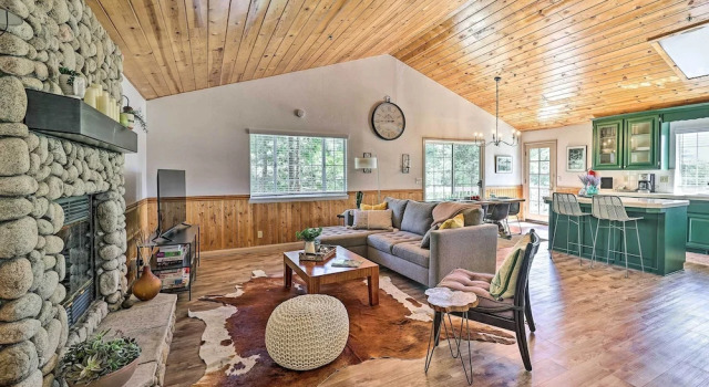 Коттедж Calming Twin Peaks Family Retreat w/ Views!
