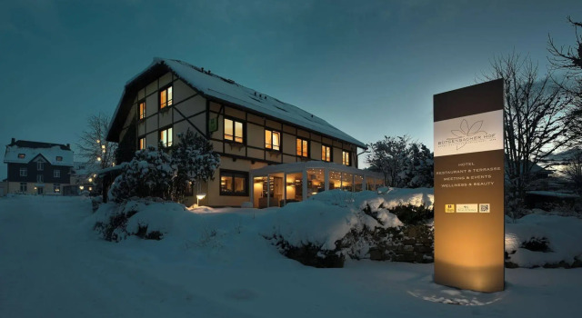 Hotel Bütgenbacher Hof, Rezerwuj Hotel Buetgenbach 