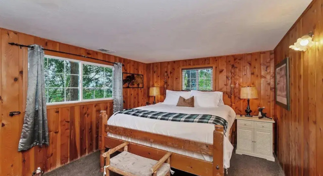 Emerald Arrowhead Haus - For 6, Varaa Lomakoti Mökit kohteessa Cedar Glen, Mökki