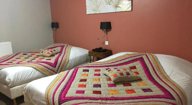 Четырёхместный номер Comfort Logis Hôtel & Appartements Le Florence
