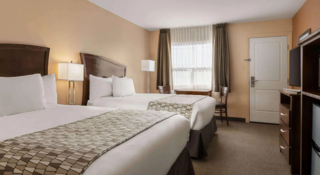Четырёхместный номер Standard Travelodge by Wyndham Pincher Creek
