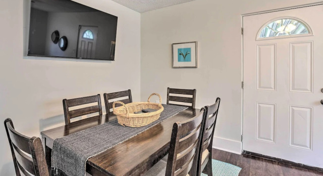 Stylish Birmingham Getaway w/ Patio & Yard!, Rezerwuj Dom wakacyjny Birmingham Alabama